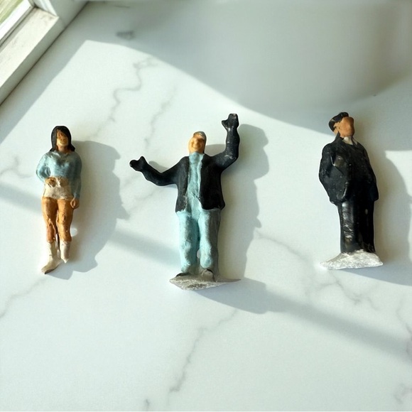 Vintage HO Scale Miniature Lot – Cars, Campers, & Handpainted Figures – Germany - Picture 4 of 10